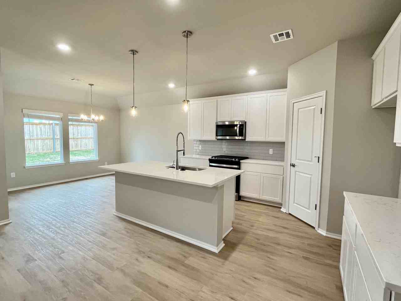 1406 S 72nd Pl #NA - Photo 3 of 31