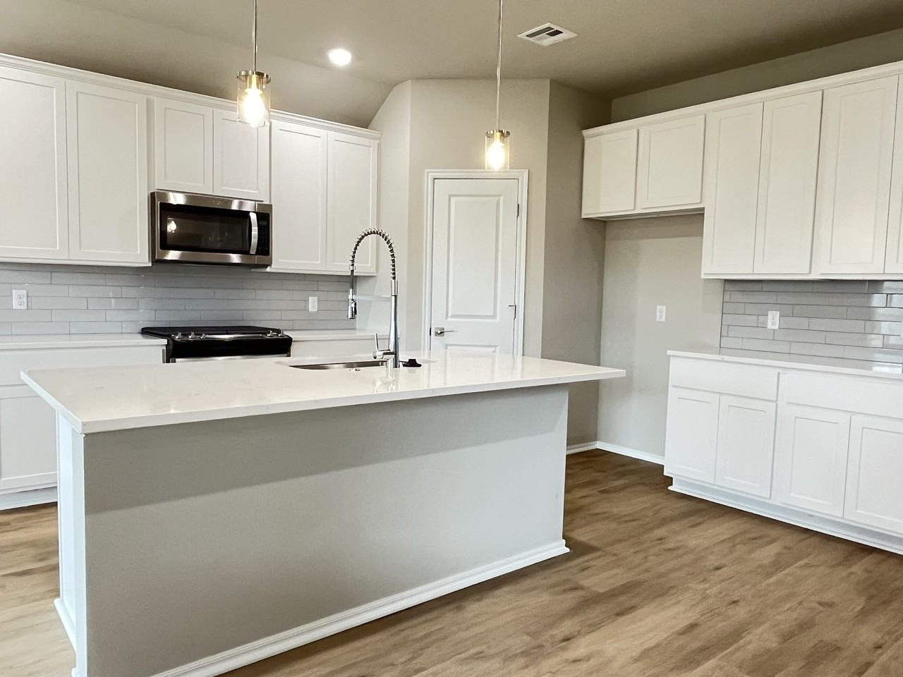 1406 S 72nd Pl #NA - Photo 4 of 31