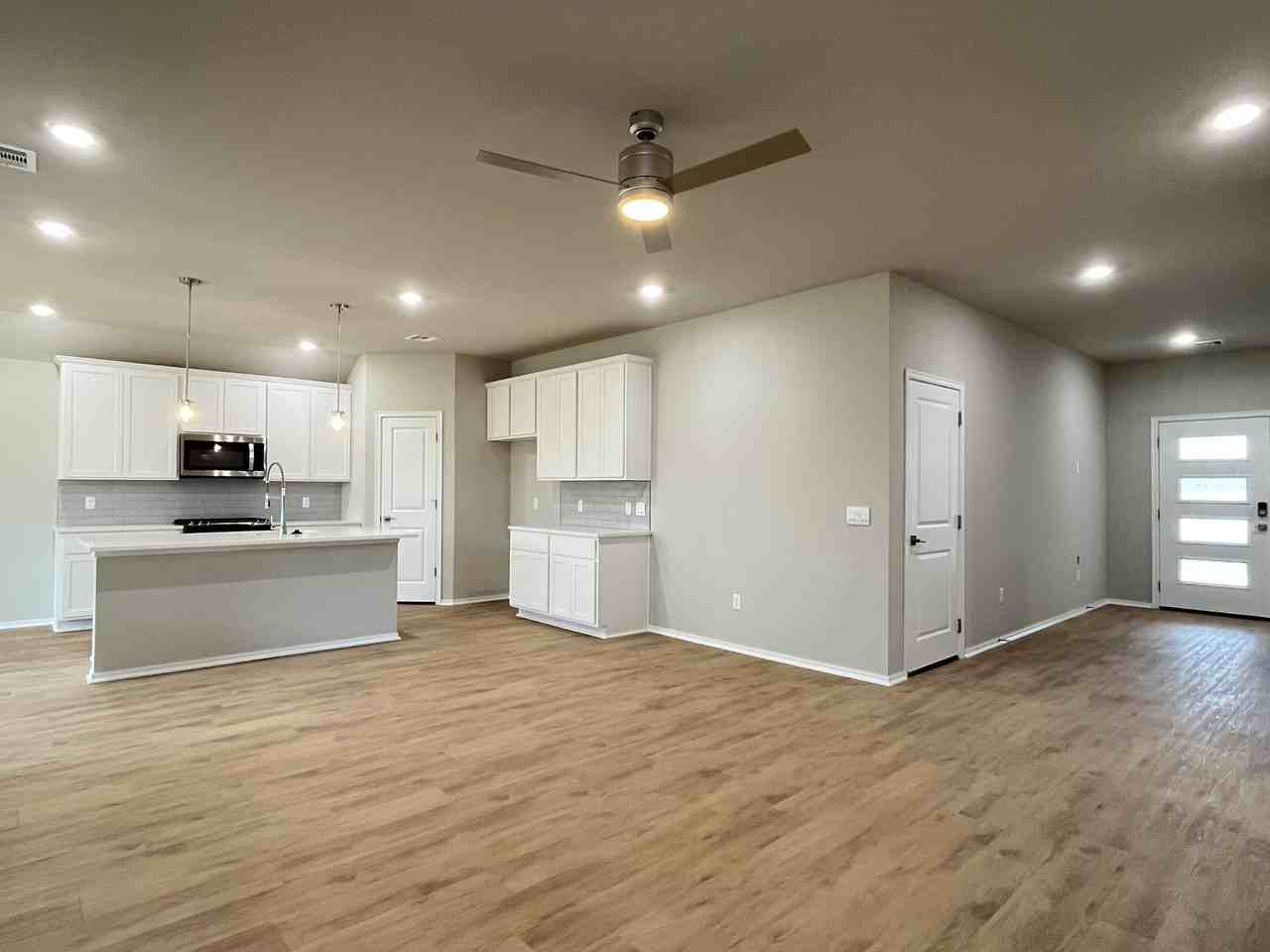1406 S 72nd Pl #NA - Photo 5 of 31