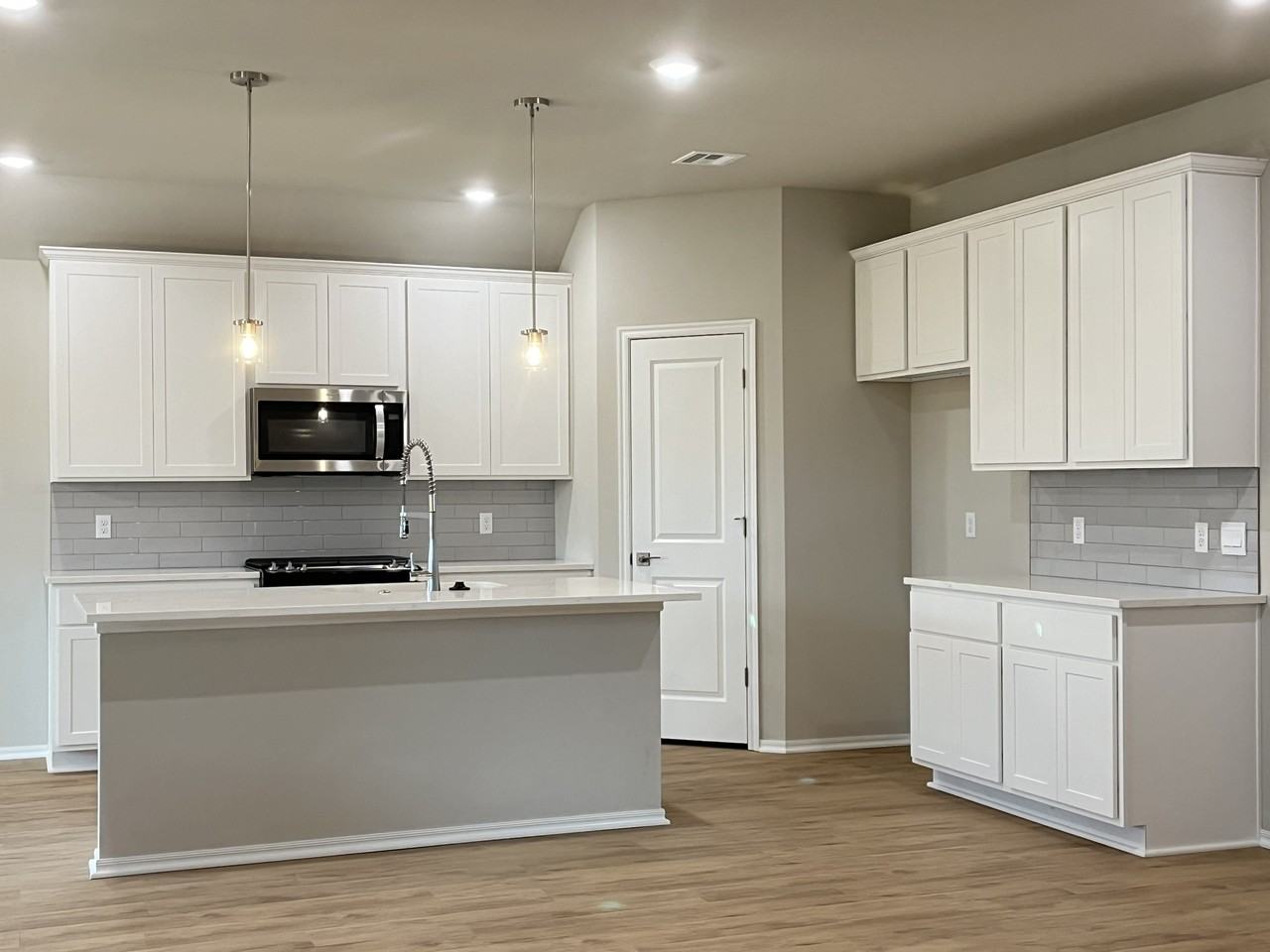 1406 S 72nd Pl #NA - Photo 6 of 31