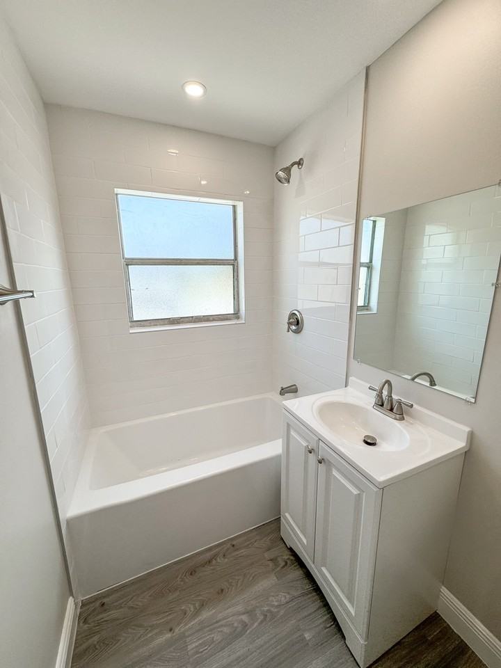 908 14th St #1 - Photo 5 of 11