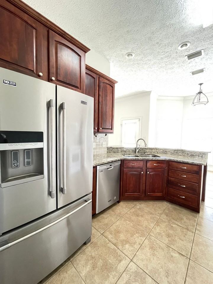 1506 Minnesota Ave - Photo 3 of 18