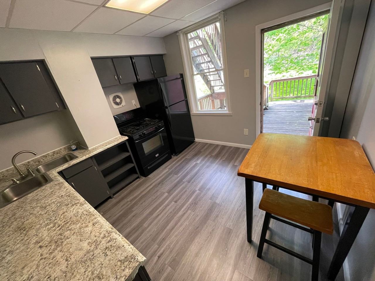 642 Forest Ave - Photo 3 of 24