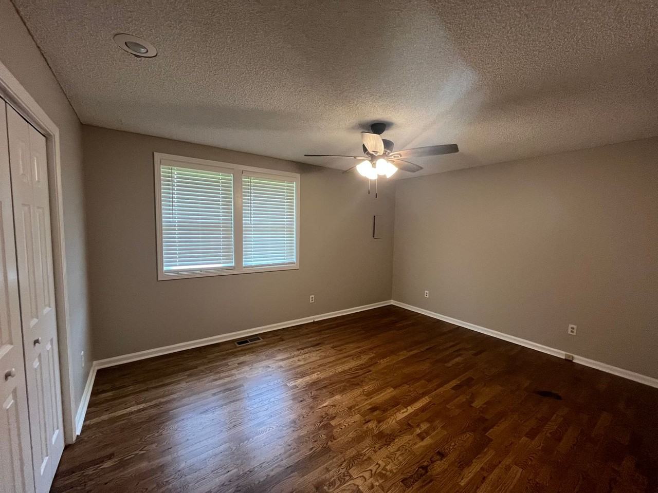 923 Hart St - Photo 7 of 11