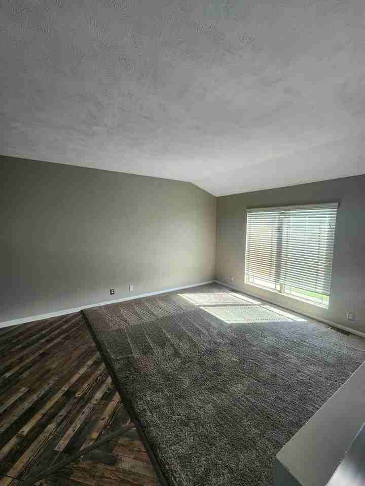 7660 N 147th St - Photo 3 of 17