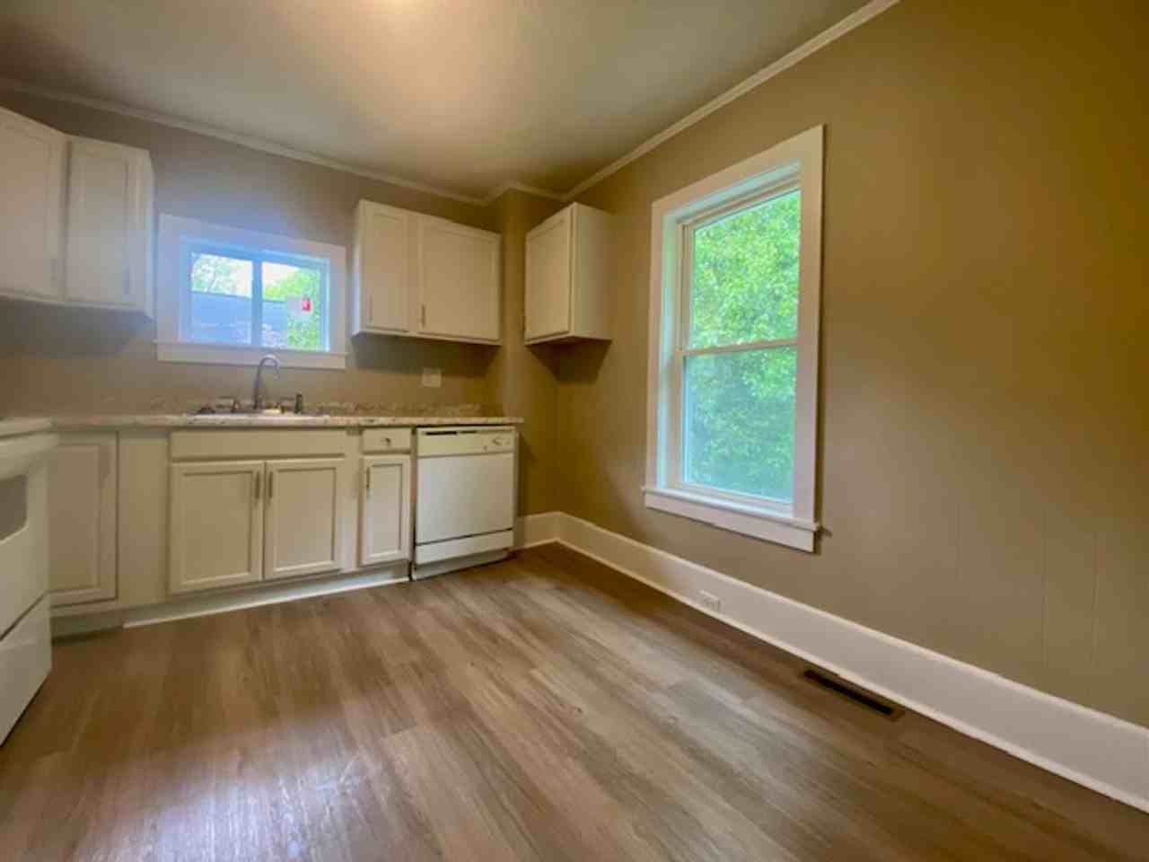 154 Franklin Ave Nw - Photo 4 of 15