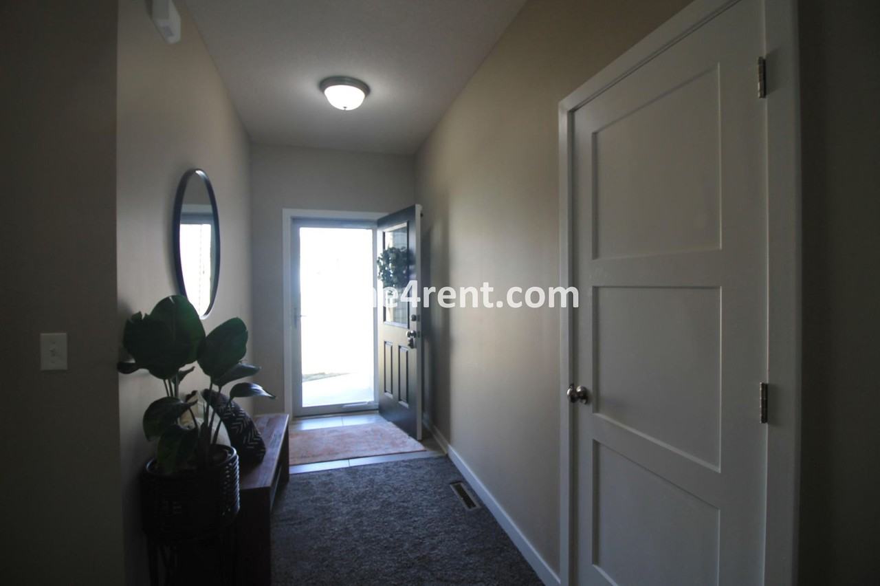 12701 E 47th Terrace Ct S - Photo 2 of 34