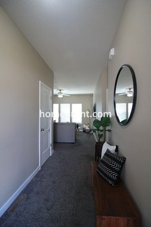 12701 E 47th Terrace Ct S - Photo 3 of 34