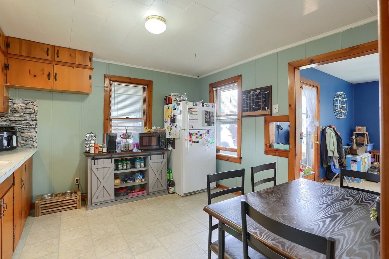 256 Webster St - Photo 7 of 24