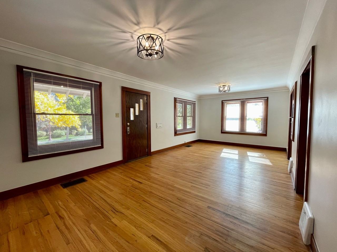 2231 S High St - Photo 5 of 39