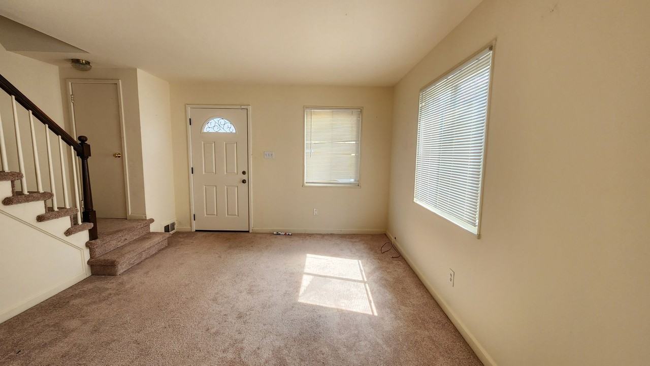 27 S Hudson St - Photo 2 of 17