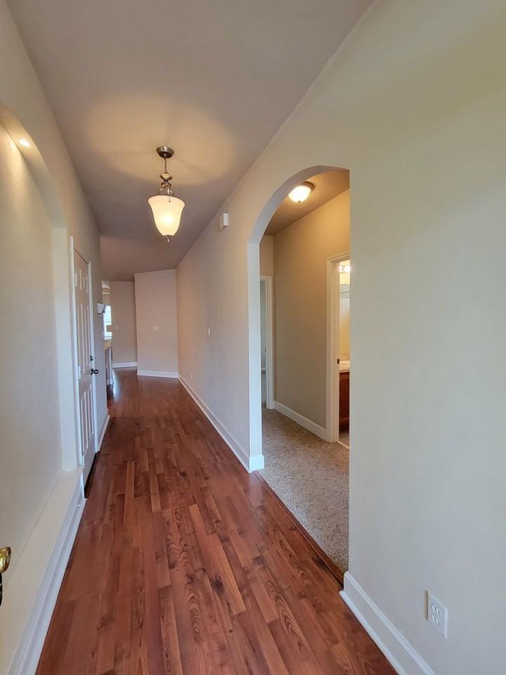 5521 Hampton Woods Way - Photo 4 of 33