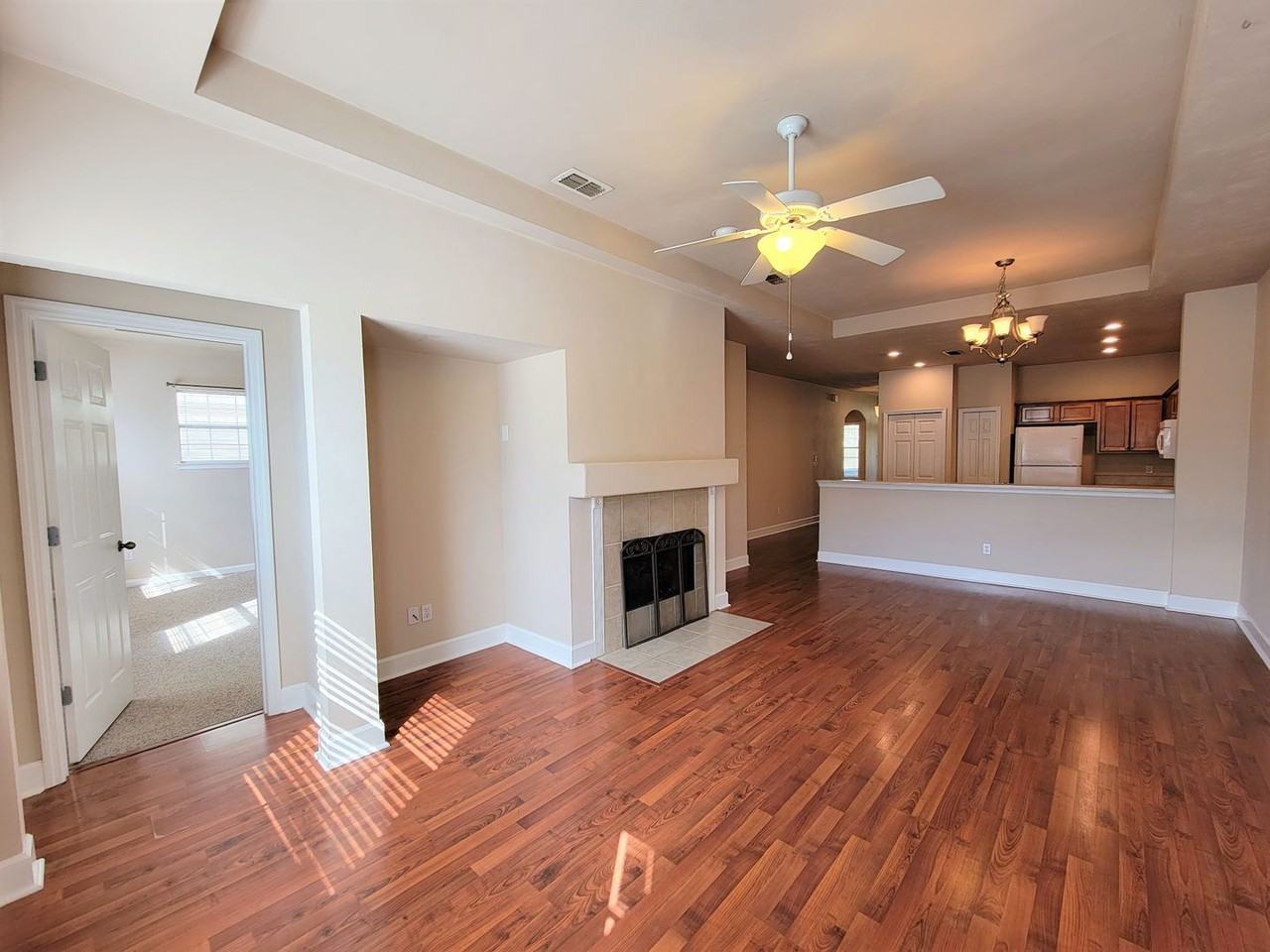 5521 Hampton Woods Way - Photo 3 of 33