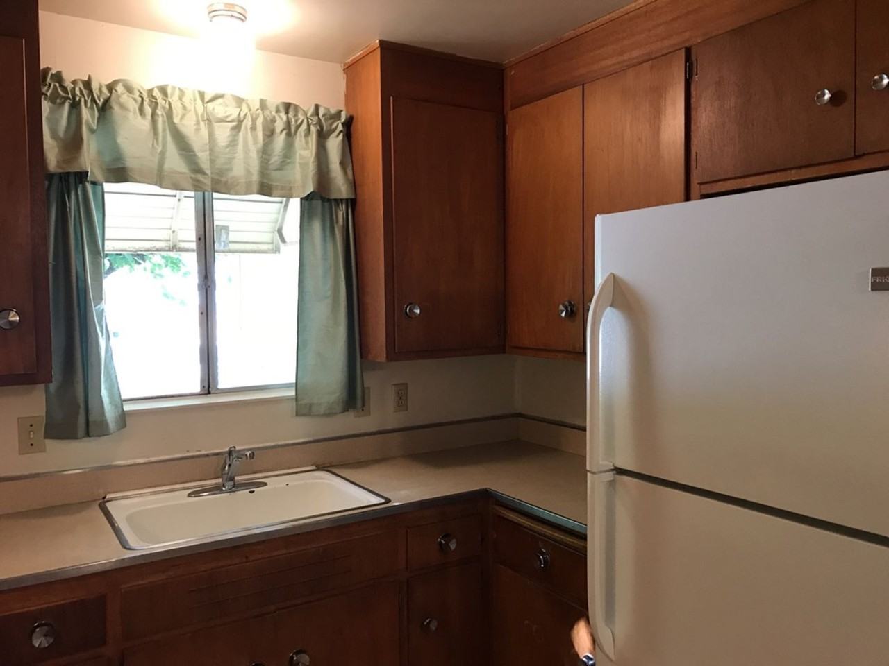 1318 Chestnut Ln - Photo 4 of 15