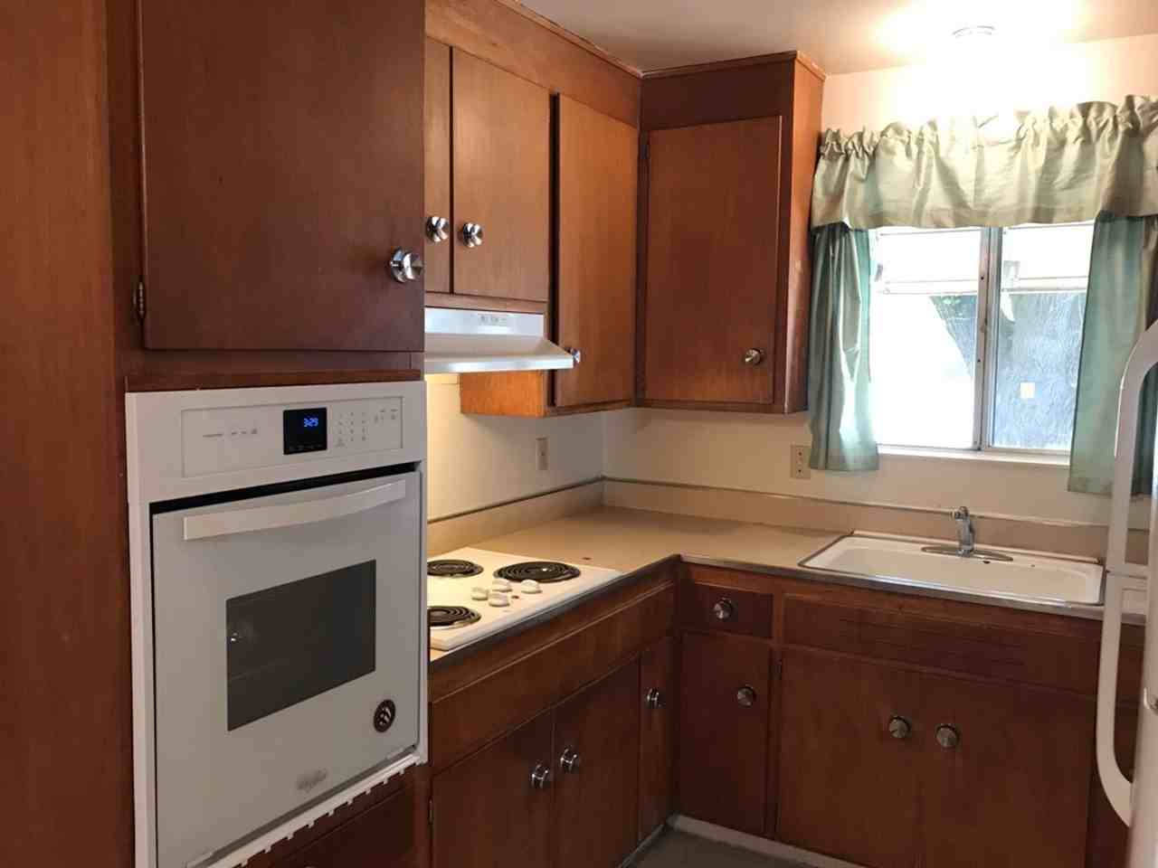 1318 Chestnut Ln - Photo 3 of 15