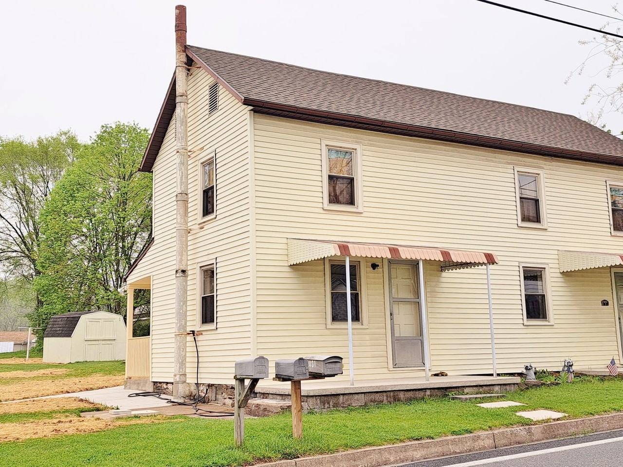 2031 Oxford Rd - Photo 2 of 27