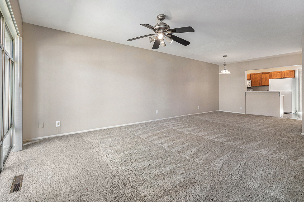 4379 W Ponds Cir - Photo 2 of 8