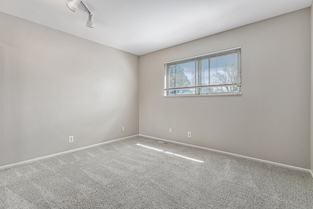 4379 W Ponds Cir - Photo 4 of 8
