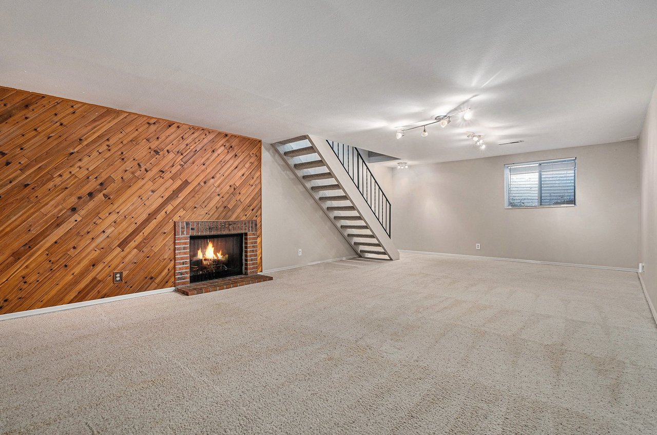 4379 W Ponds Cir - Photo 7 of 8