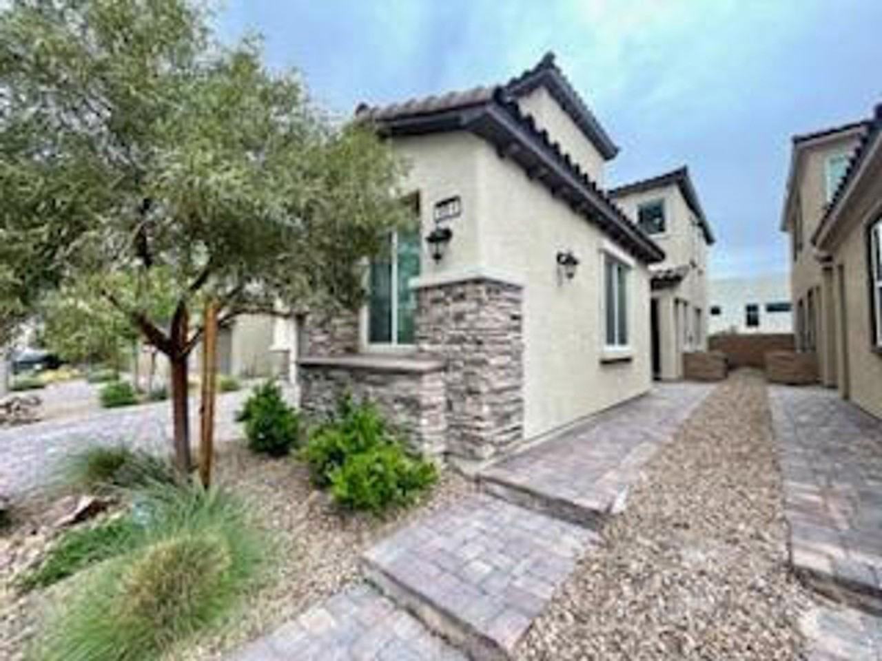 8084 Skye Dragon St - Photo 2 of 34