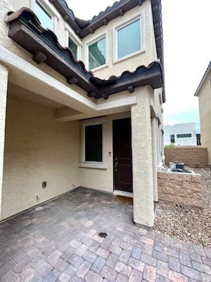 8084 Skye Dragon St - Photo 4 of 34