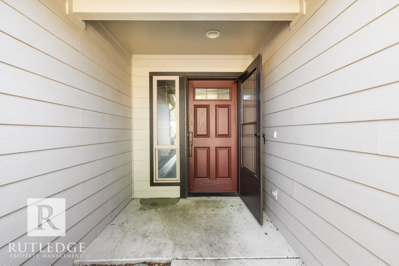 263 Tyler Ave - Photo 3 of 21