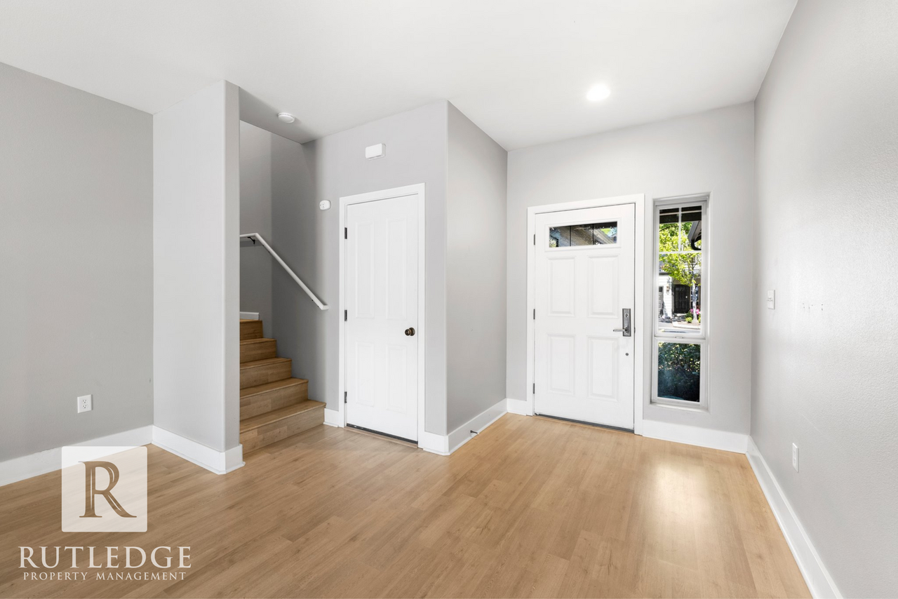 263 Tyler Ave - Photo 5 of 21