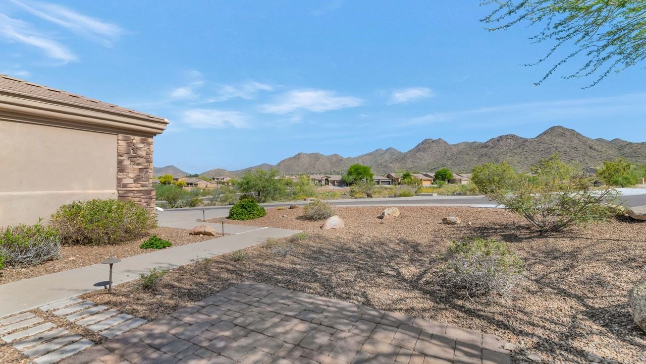 14039 E Mercer Ln - Photo 2 of 27