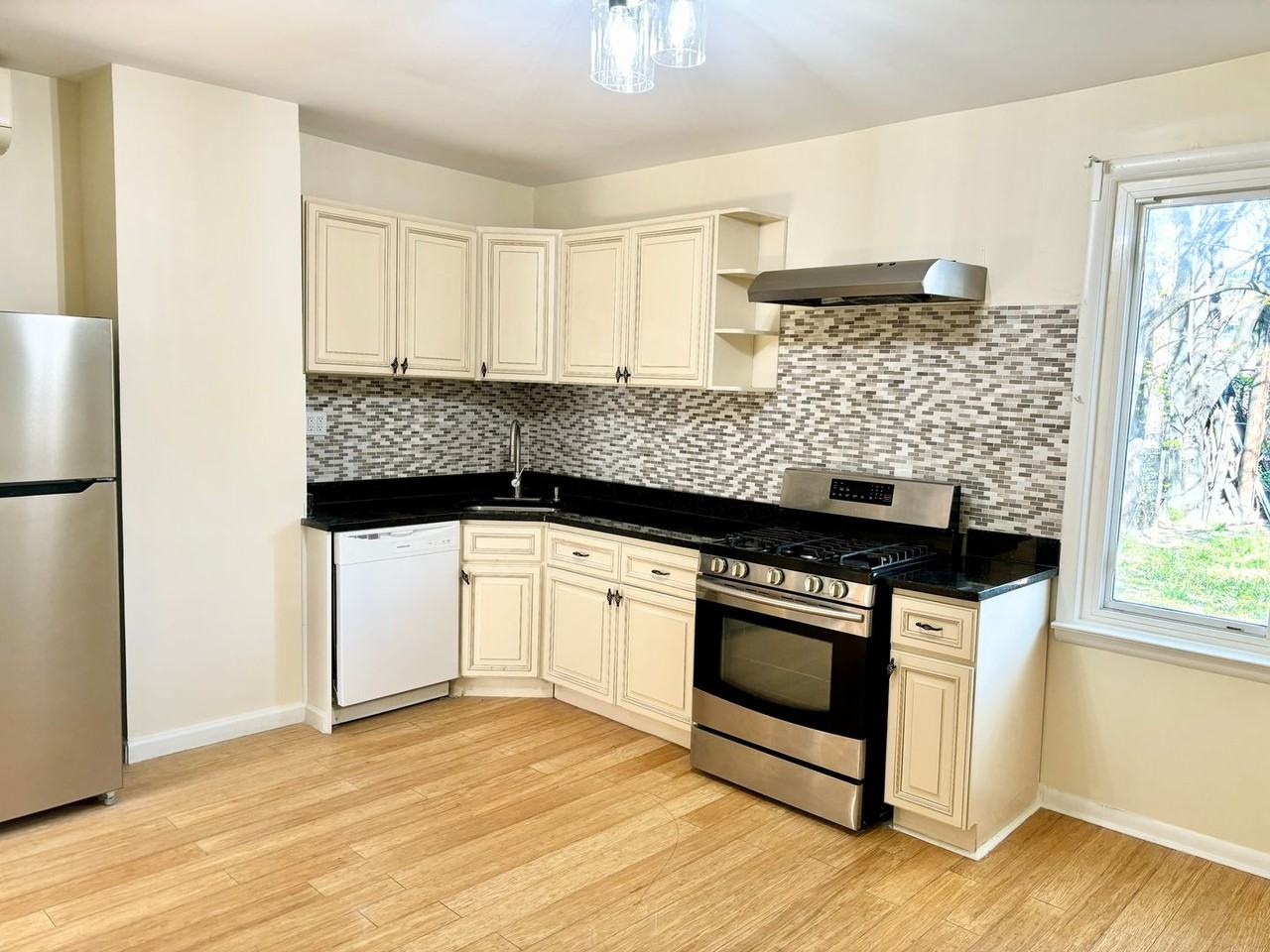 6 Rademan Pl - Photo 6 of 14