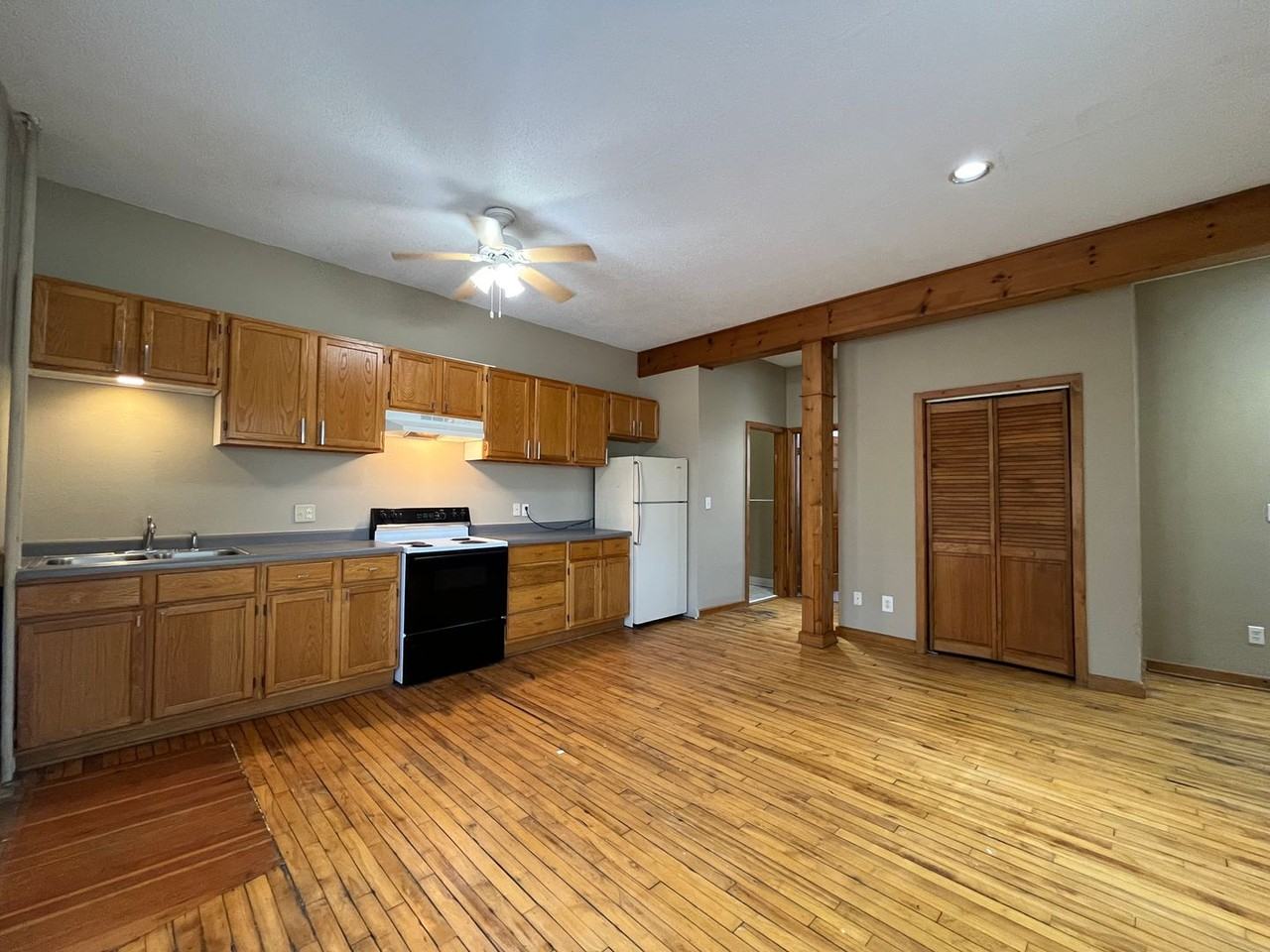 1251 Mahtomedi Ave - Photo 5 of 47