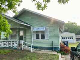 featured image of 221 N Pesotum Ave