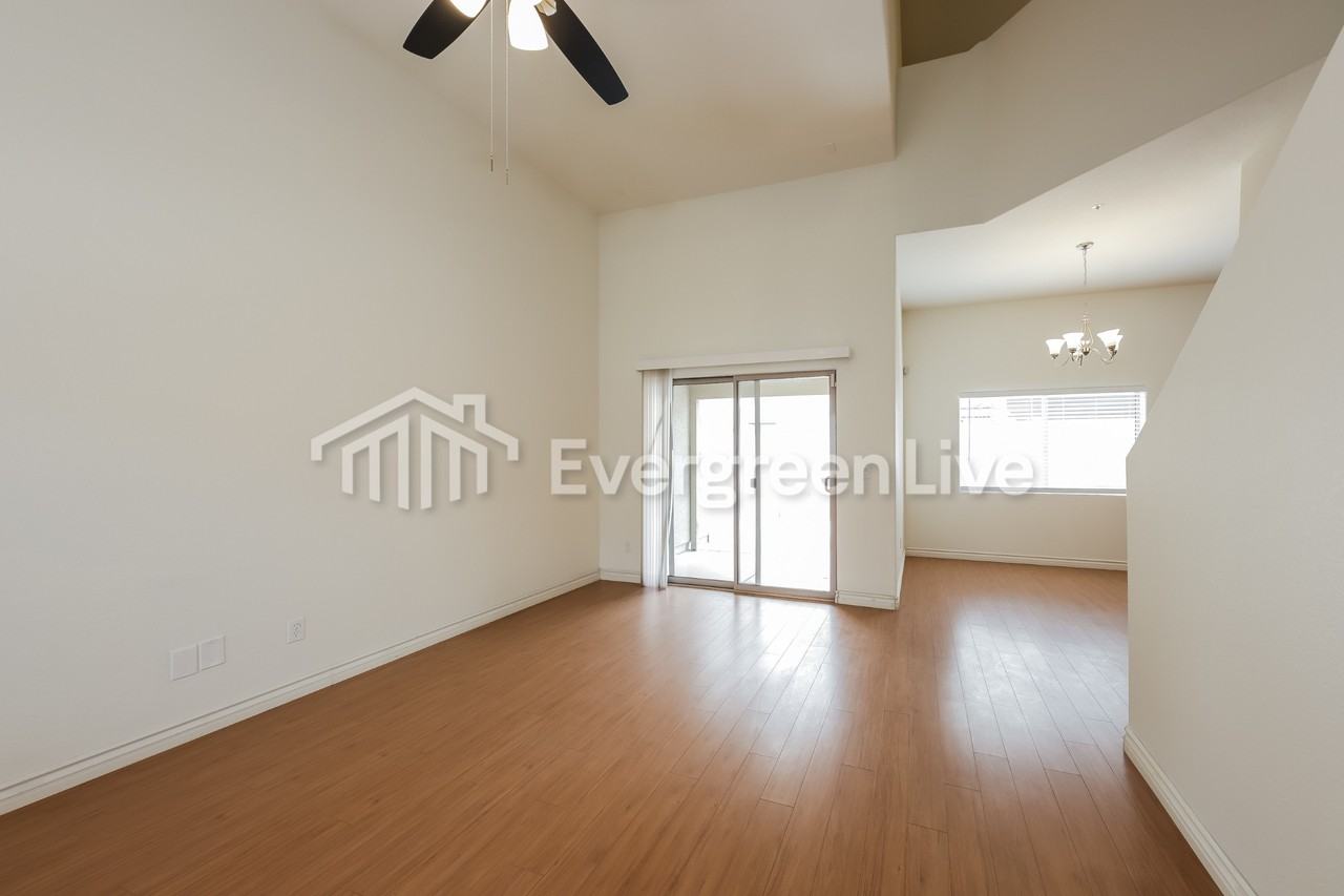 8094 W Beck Ln - Photo 4 of 20