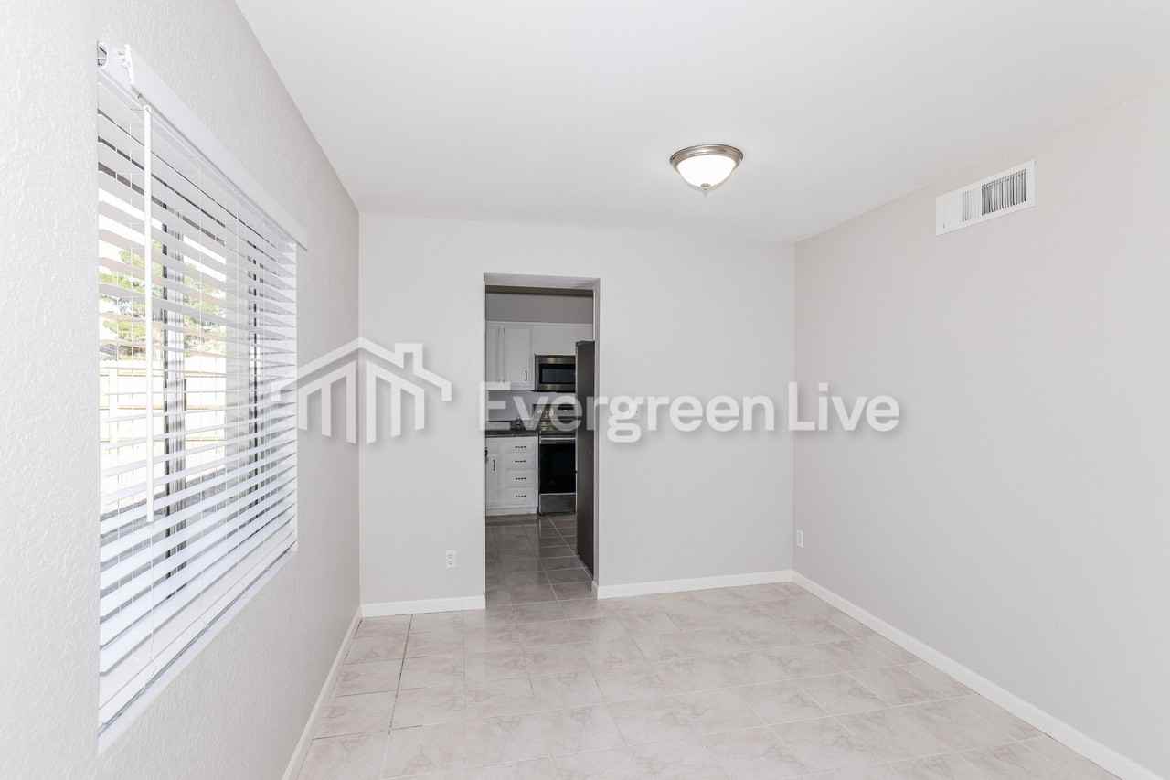 6604 W Christy Dr - Photo 6 of 20