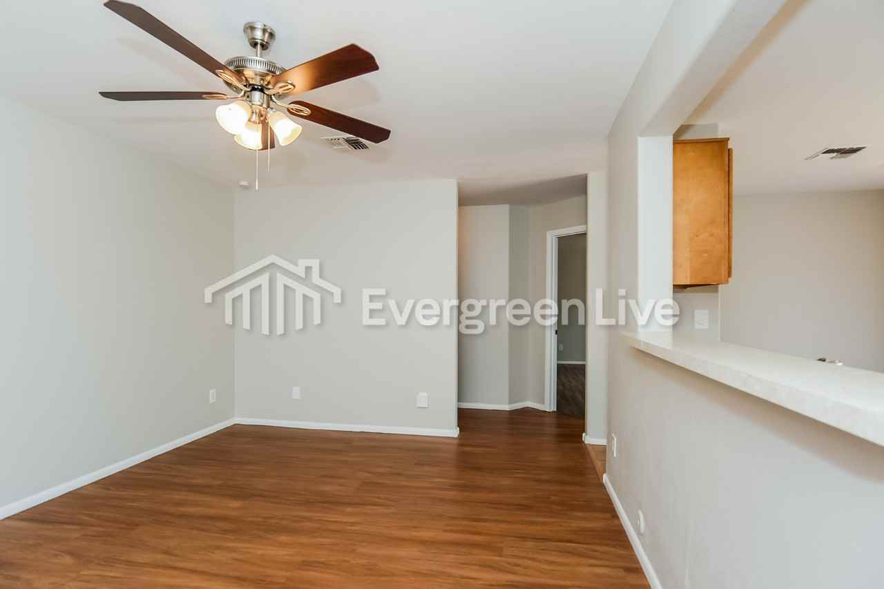 2843 E Mobile Ln - Photo 2 of 19