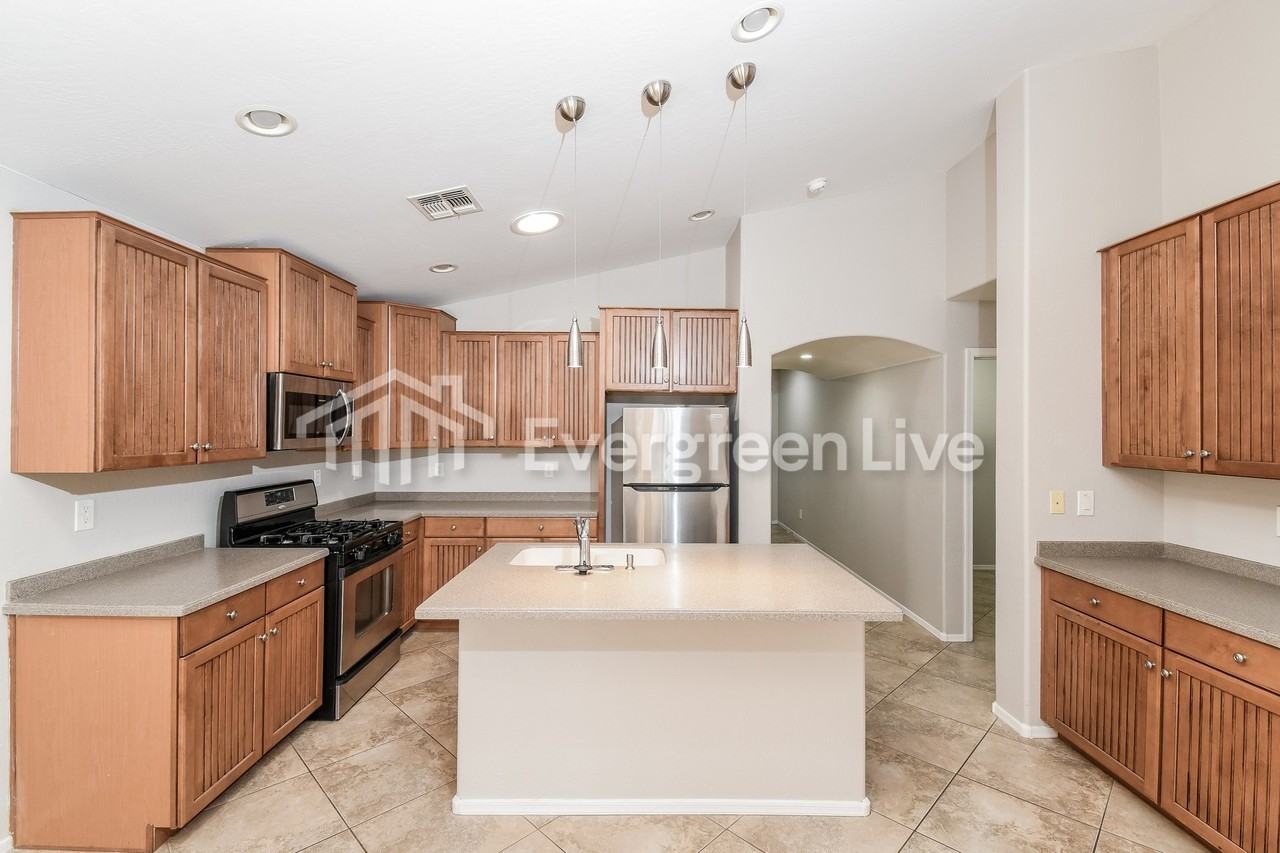 307 W Holstein Trl - Photo 5 of 36