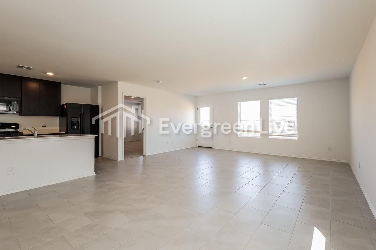 2304 Bleeker St - Photo 5 of 16
