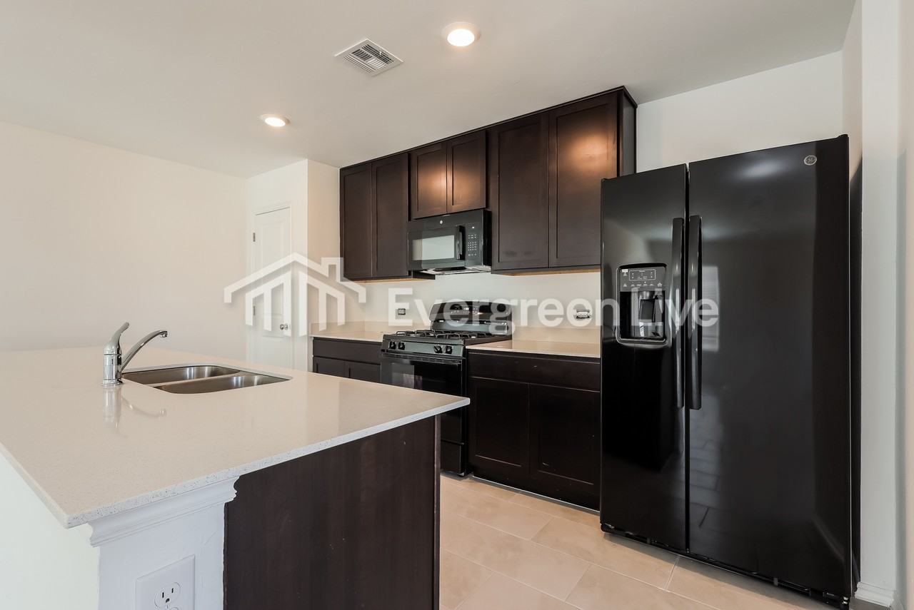 2304 Bleeker St - Photo 7 of 16