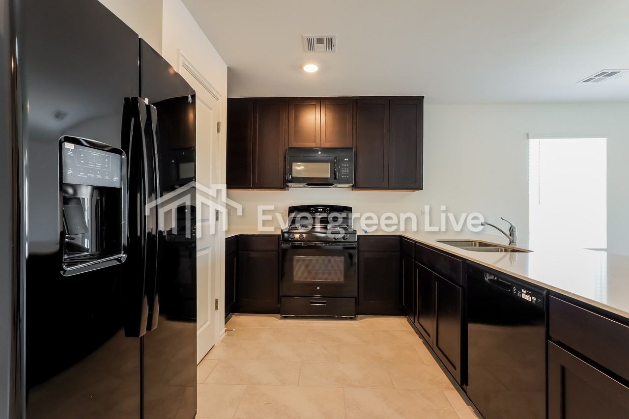 10912 Sw 22nd St - Photo 7 of 16
