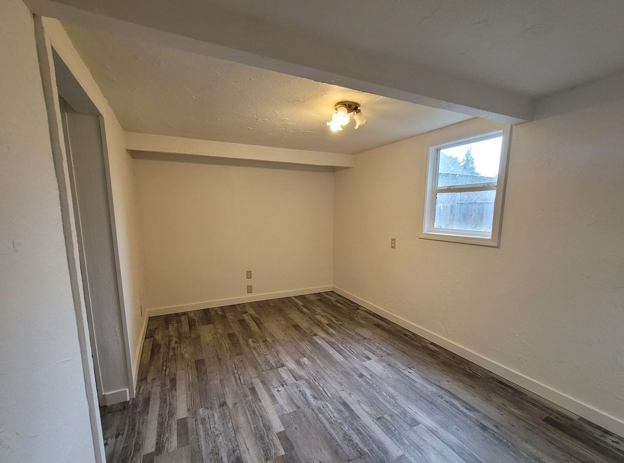 1395 Rainbow Dr - Photo 3 of 9