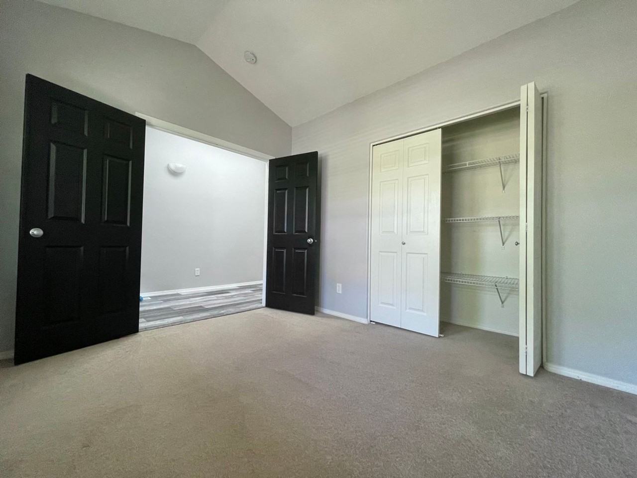 1338 Hartford Dr - Photo 2 of 32