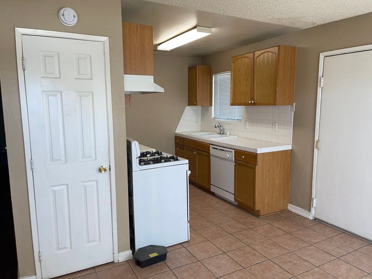 8301 Heather Ave - Photo 2 of 10