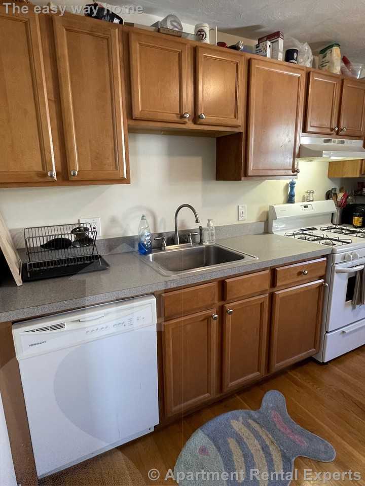 385 Columbia St #2 - Photo 3 of 18