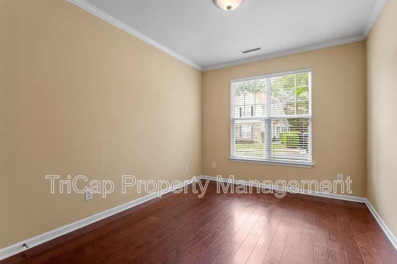 110 Churchview St - Photo 3 of 24