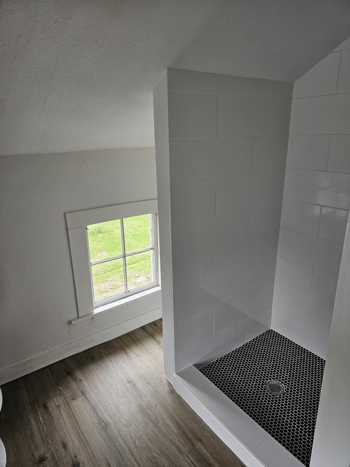 621 6th St #A - Photo 2 of 8