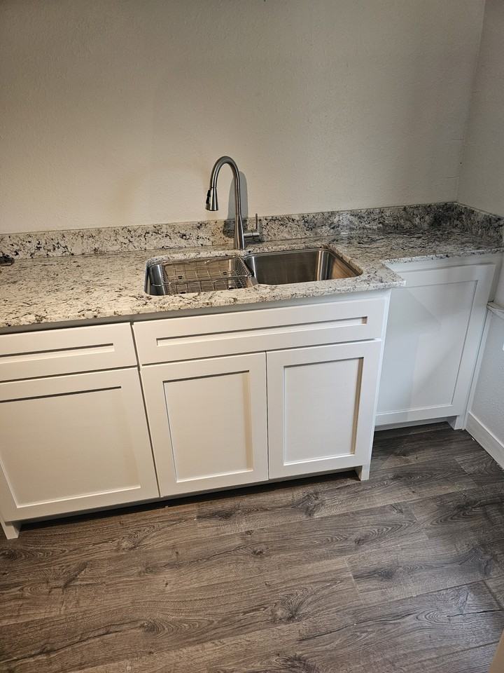 621 6th St #A - Photo 4 of 8