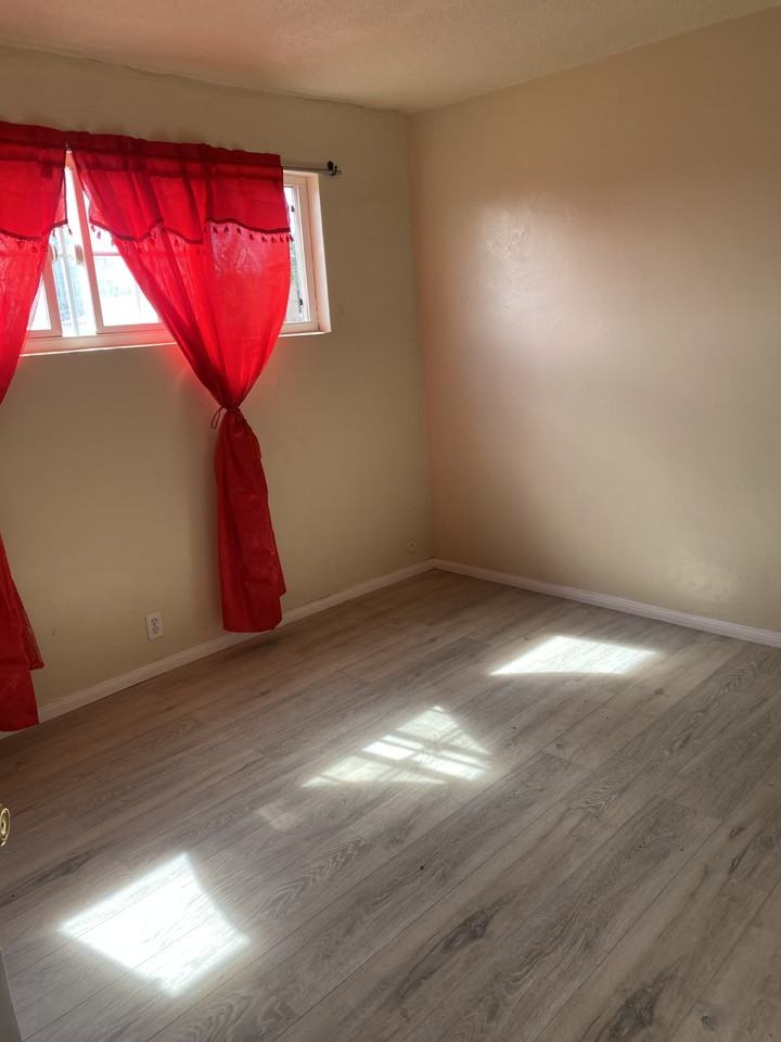 2715 S Cloverdale Ave #8 - Photo 3 of 4