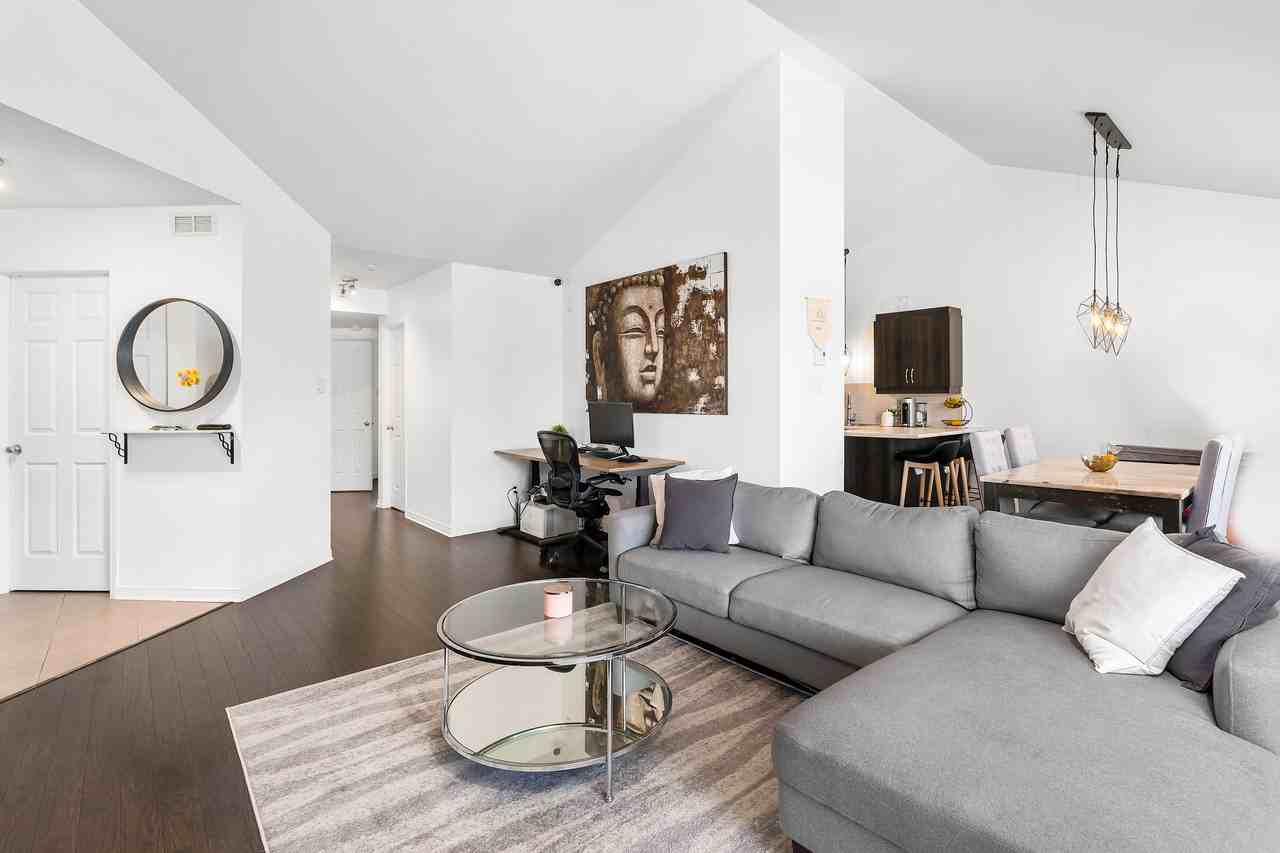 3115 Boulevard de la Gare #302 - Photo 2 of 17