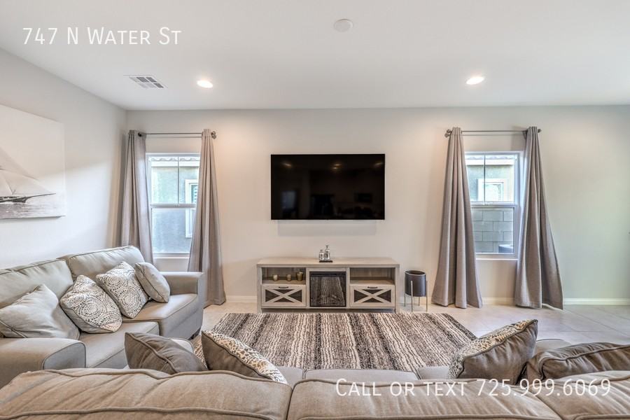 747 N Water St - Photo 2 of 29