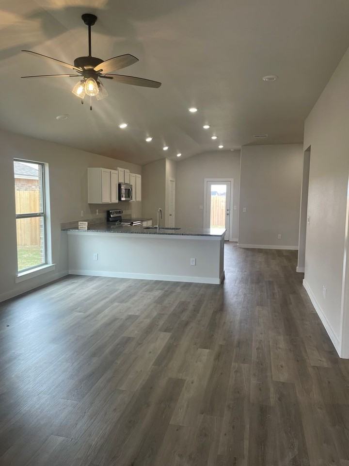 7009 13th St - Photo 6 of 19