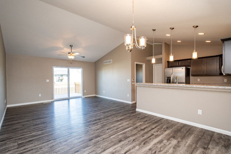 381 Redwood Ct - Photo 2 of 20